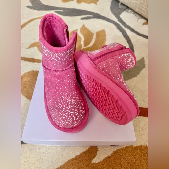 NEW Kids' Mease Platform Boot Little/Big Kid
Madden Girl. Size 4 - Picture 7 of 11